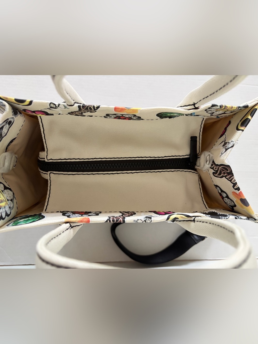New Marc Jacobs Cotton Canvas Graphic Sticker-Print Medium Tote White Multi - Picture 5 of 6